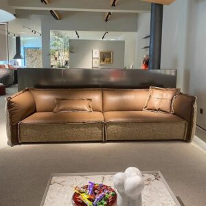 Top layer cowhide on the front-02-499947 Woonkamerbank