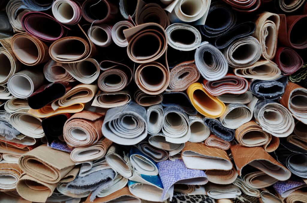 The home theater sofa should complement your room's style. Choose a design that aligns with your existing decor. A sofa's look can enhance the overall ambiance of your entertainment space. Considerations for Style and Aesthetics: Color scheme: Match or contrast with room tones. Texture and finish: Leather or fabric options to suit taste. Modern vs. classic design: Reflect your personal style. Colors and textures can drastically affect the room's vibe. Soft, neutral hues offer a calm setting, while bold shades create a dynamic focal point. Whichever you choose, ensure it resonates with your personality and other furniture pieces for a cohesive look.