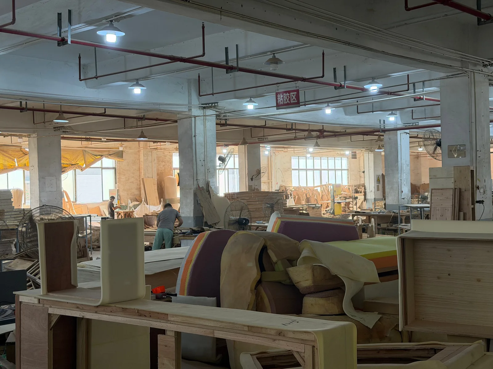 Overview of the Lenatees furniture production floor in Foshan